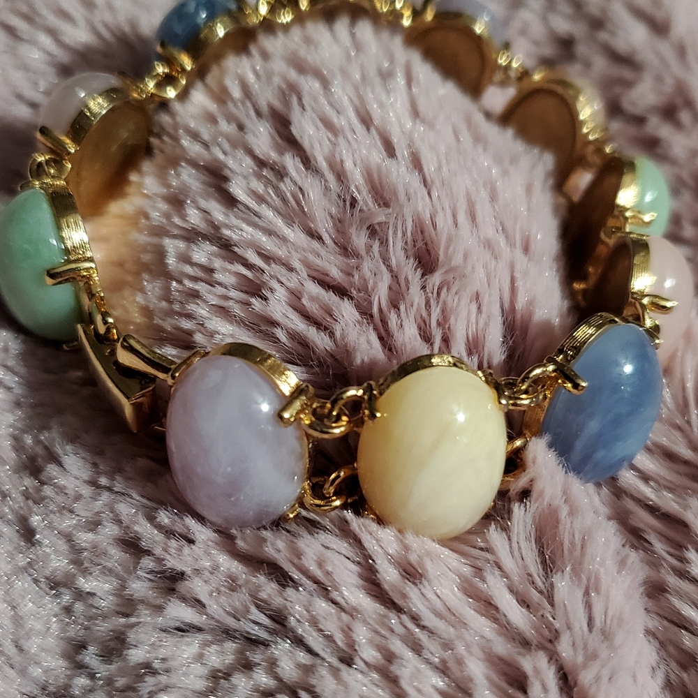 Gorgeous pastel colors Joan Rivers bracelet